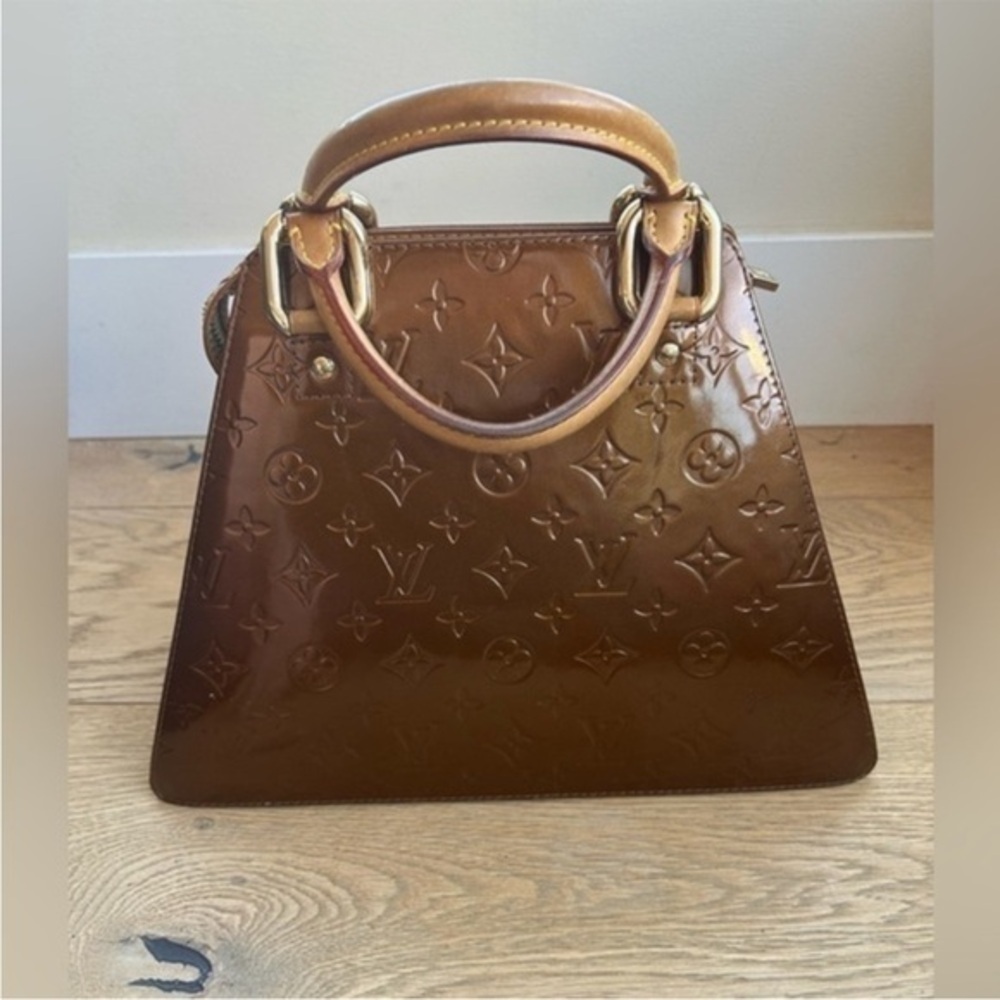 LV🤎FORSYTH BRONZE MONOGRAMMED VERNIS - Picture 2 of 13